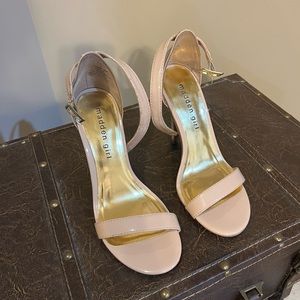 Tan / cream ankle strap patent leather Madden Girl heel. Heel length: 4 inches